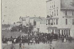 Cadillac-Parade-1877-07-04-Parade-in-front-of-McKinnon-Hotel-1