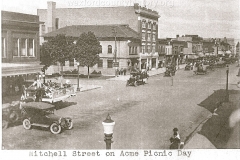Cadillac-Parade-Acme-Truck-Parade-at-intersection-of-Cass-and-Mitchell-looking-north