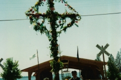 Cadillac-Parade-Raising-The-May-Pole-4
