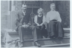 Thomas, Maria, and Gladys Hargrave in August of 1912.