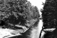 Canal Between the Lakes